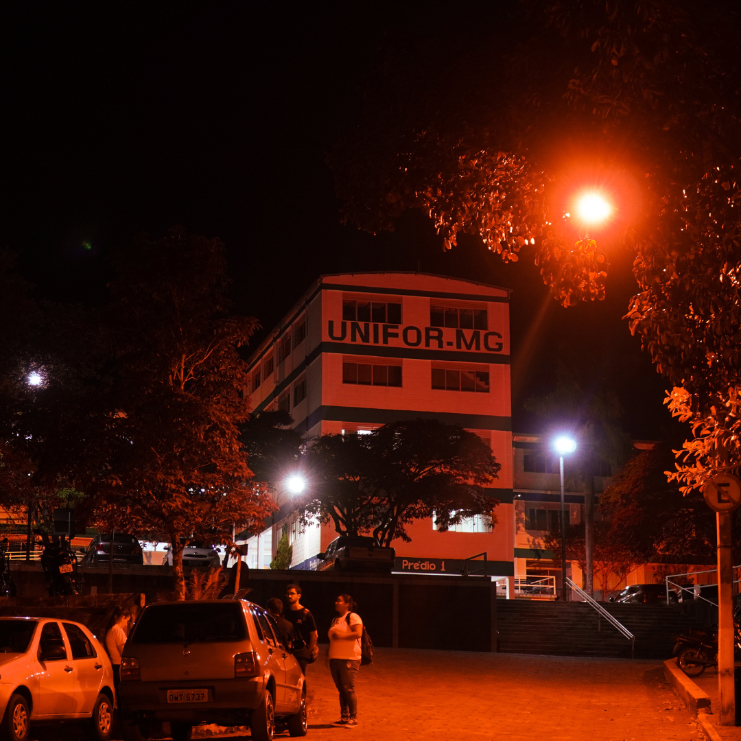 UNIFOR-MG RECEBE LUZES LARANJAS EM HOMENAGEM AO “DEZEMBRO LARANJA”