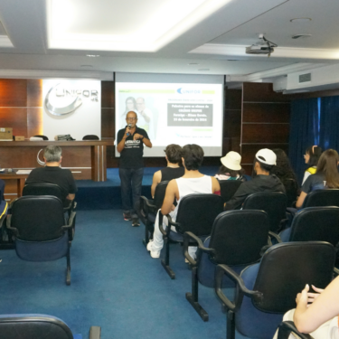 ALUNOS DO COLÉGIO UNIFOR PARTICIPAM DE PALESTRA SOBRE PREPARAÇÃO PARA O ENEM