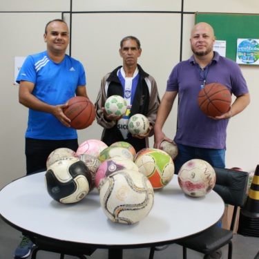 UNIFOR-MG REALIZA DOAÇÃO DE MATERIAIS ESPORTIVOS PARA O INSTITUTO FUMAÇA