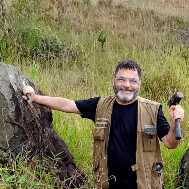 LABORATÓRIO DE MINERALOGIA DO UNIFOR-MG COLETA MAIS DE 150 KG DE MATERIAL PARA PESQUISA E EXPOSIÇÃO