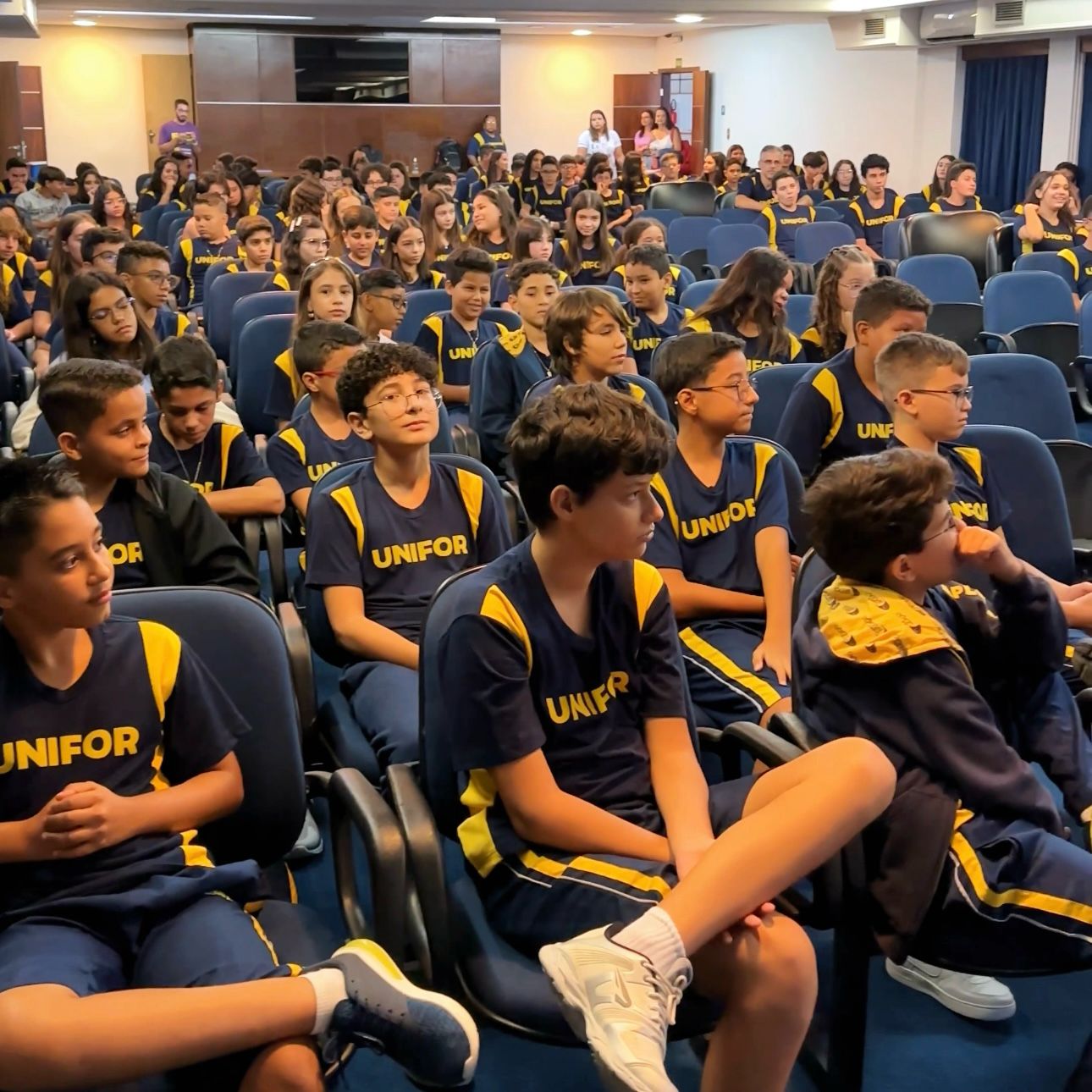 COLÉGIO UNIFOR RECEBE ALUNOS NO VOLTA ÀS AULAS