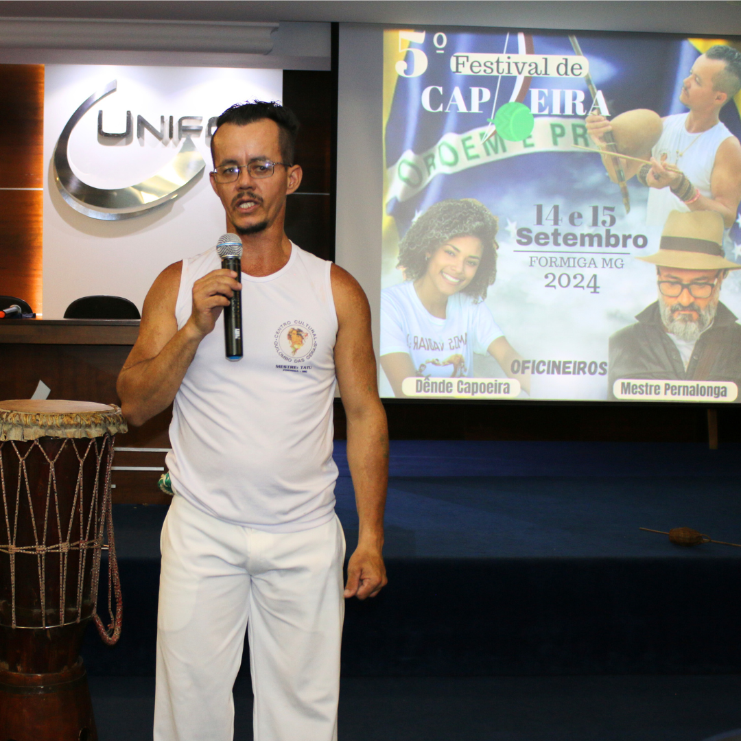 ALUNOS DO COLÉGIO UNIFOR PARTICIPAM DE PALESTRA SOBRE CAPOEIRA