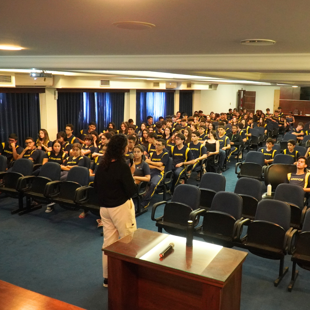 ALUNOS DO COLÉGIO UNIFOR PARTICIPAM DE PALESTRA SOBRE “VIOLÊNCIA CONTRA A MULHER”