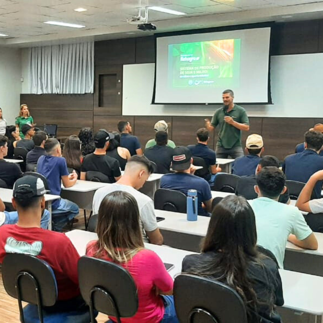 ALUNOS DE ENGENHARIA AGRONÔMICA PARTICIPAM DE ENCONTRO COM REHAGRO NO CENTRO UNIVERSITÁRIO