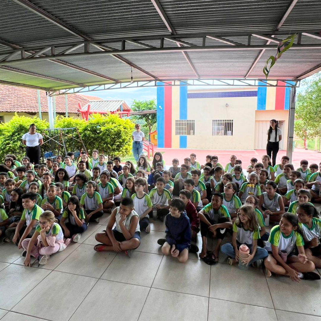 ALUNOS DE ENFERMAGEM APRESENTARAM TEATRO COM TEMA “CONSCIENTIZAÇÃO SOBRE O USO DO CELULAR” NA ESCOLA MUNICIPAL PAULO BARBOSA