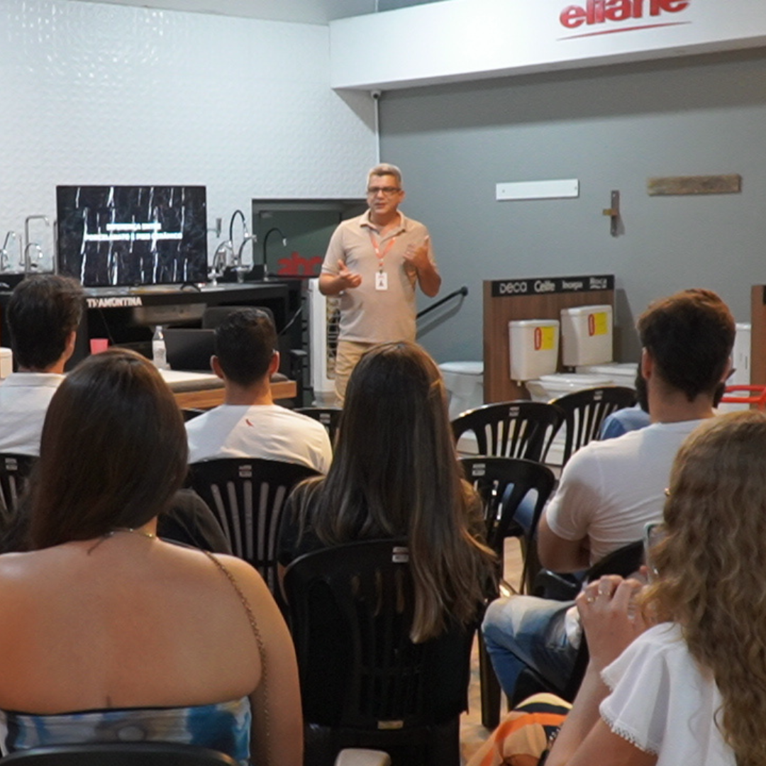 ALUNOS DE ARQUITETURA E URBANISMO E ENGENHARIA CIVIL PARTICIPAM DO WORKSHOP COM TEMA “ARQUITETURA E A APLICAÇÃO DE REVESTIMENTOS: PARÂMETROS BÁSICOS DE ESPECIFICAÇÃO”