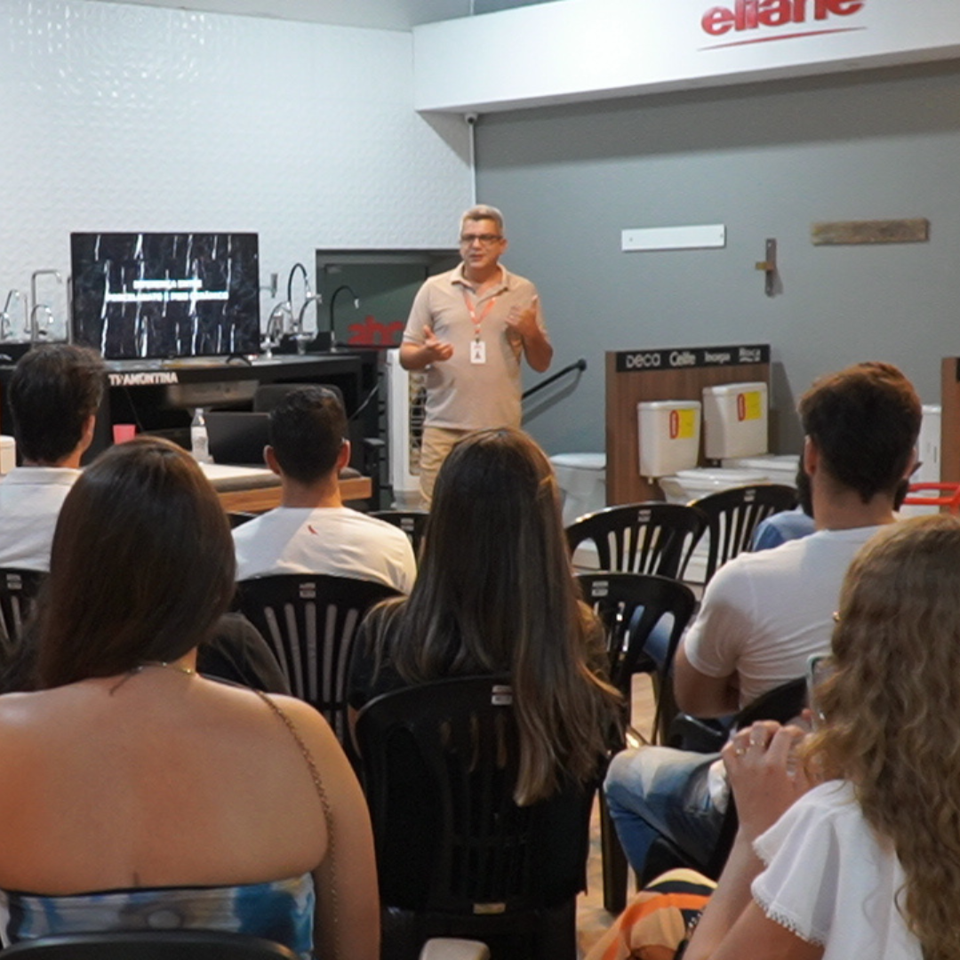 ALUNOS DE ARQUITETURA E URBANISMO  E ENGENHARIA CIVIL PARTICIPAM DO WORKSHOP COM TEMA “ARQUITETURA E A APLICAÇÃO DE REVESTIMENTOS: PAR METROS BÁSICOS DE ESPECIFICAÇÃO”