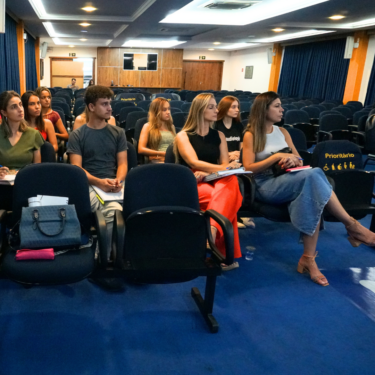 ALUNOS DO CURSO DE FONOAUDIOLOGIA PARTICIPAM DE CREFONO 06