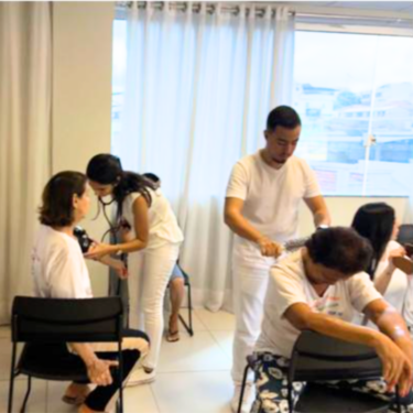 ALUNOS DE FISIOTERAPIA E ENFERMAGEM REALIZAM ATIVIDADES DE EXTENSÃO NA CIDADE DE FORMIGA