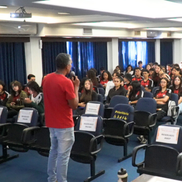 ALUNOS DA ESCOLA POLIVALENTE VISITAM O CAMPUS DO UNIFOR-MG