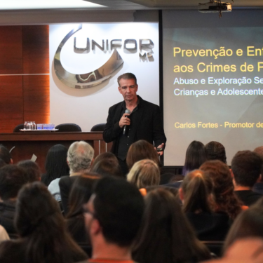 PALESTRA SOBRE A CONSCIENTIZAÇÃO DA CAMPANHA MAIO LARANJA É REALIZADA NO UNIFOR-MG