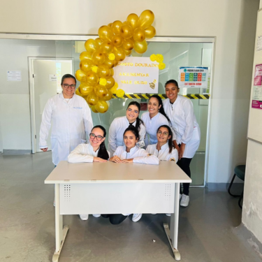ATIVIDADE PARA PROMOVER O AGOSTO DOURADO CONTA COM A PARTICIPAÇÃO DE ALUNOS DE ENFERMAGEM DO UNIFOR-MG