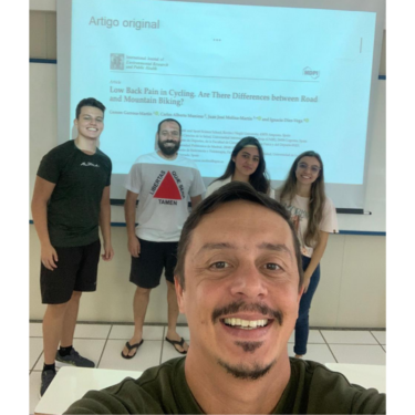 PROFESSOR E ALUNOS AVALIAM QUEIXAS NEUROMUSCULOESQUELÉTICAS EM CICLISTAS E SUA RELAÇÃO COM A PRÁTICA DESPORTIVA