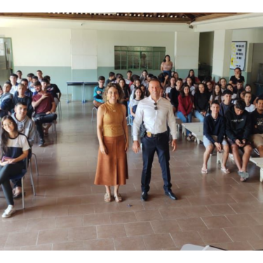 PROFESSORES DO CURSO DE DIREITO DO UNIFOR-MG MINISTRAM PALESTRA EM ESCOLA DE CÓRREGO FUNDO