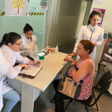 ALUNOS DE ENFERMAGEM PARTICIPAM DE AÇÕES PARA PROMOVER O SETEMBRO AMARELO