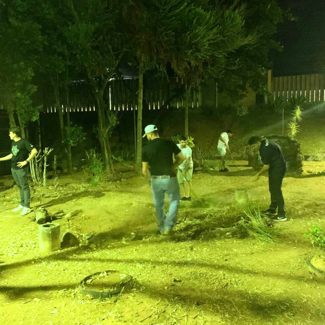 PROFESSORA DE ENGENHARIA AGRONÔMICA CONDUZ PROJETO “JARDIM SENSORIAL”