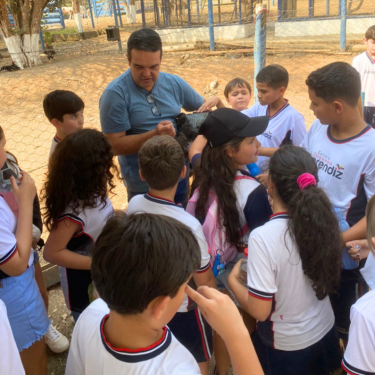 ESCOLA “PEQUENO APRENDIZ” VISITA FAZENDA LABORATÓRIO DO UNIFOR-MG E FRIGORÍFICO FORMIGÃO