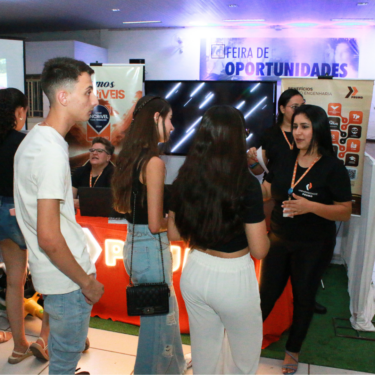 FEIRA DE OPORTUNIDADES É UM SUCESSO