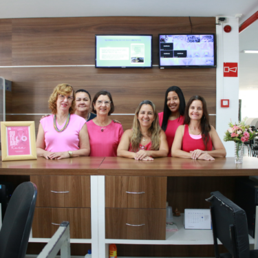 BIBLIOTECA ÂNGELA VAZ LEÃO FAZ CAMPANHA EM PROL DO OUTUBRO ROSA