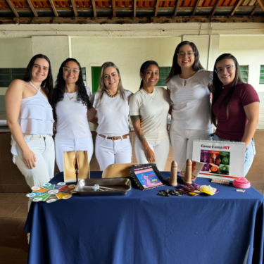 ESCOLA DE CÓRREGO FUNDO RECEBE RODA DE CONVERSA SOBRE SAÚDE SEXUAL E REPRODUTIVA MINISTRADA POR ALUNOS DE ENFERMAGEM DO UNIFOR-MG