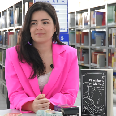 FLÁVIA LEÃO LANÇA SEU PRIMEIRO ROMANCE “VÁ EMBORA, MAMÃE!”