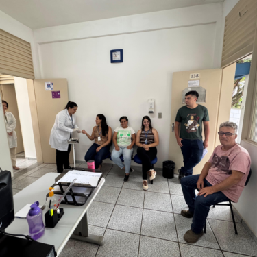 COLABORADORES DA FUOM PARTICIPAM DE CAMPANHA DE PREVENÇÃO AO DIABETES