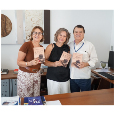UNIFOR-MG RECEBE DOAÇÃO DO LIVRO ‘’ENTRELINHAS: NO SILÊNCIO DAS PALAVRAS’’, DA AUTORA MARIA DO ROSÁRIO BESSAS