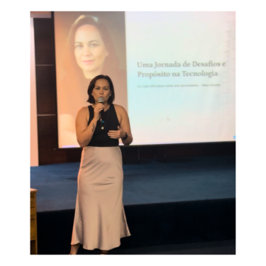 UNIFOR-MG RECEBE JULIANA ZANARDI PARA PALESTRA SOBRE GERENCIAMENTO DE CARREIRA