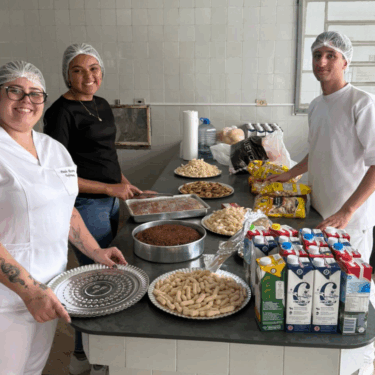 ALUNOS DO UNIFOR-MG REALIZAM DIA DE SAÚDE NO ASILO SÃO FRANCISCO