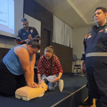 ALUNOS DO UNIFOR-MG PARTICIPAM DE SEMANA DA ENFERMAGEM