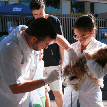 PIMENTA RECEBE UNIFOR-MG NA PRAÇA COM DIVERSOS SERVIÇOS POPULARES