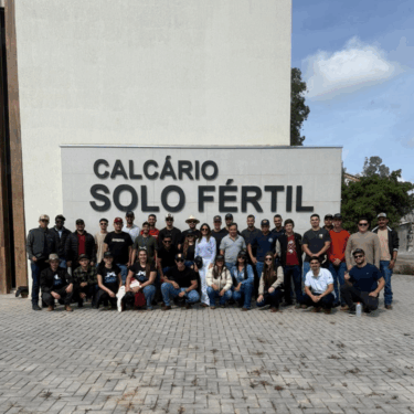ALUNOS DE ENGENHARIA AGRONÔMICA REALIZAM VISITA TÉCNICA À EMPRESA CALCÁRIO SOLO FÉRTIL