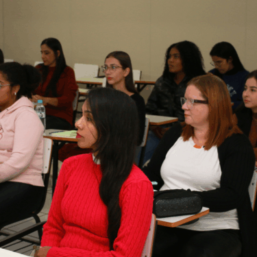 ALUNOS DE PEDAGOGIA EAD PARTICIPAM DE AULA PRESENCIAL NO CAMPUS DO UNIFOR-MG