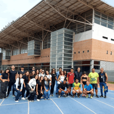 ALUNOS DE EDUCAÇÃO FÍSICA E FISIOTERAPIA REALIZAM VISITA TÉCNICA AO CTE-UFMG E MINAS TÊNIS CLUBE EM BELO HORIZONTE