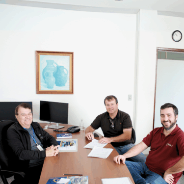 UNIFOR-MG FIRMA CONVÊNIO COM ASSOCIAÇÃO VITÓRIA NÁUTICO RESIDENCE PARA PROJETO EM PEQUENOS ANIMAIS