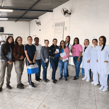 ALUNOS DE ENFERMAGEM DO UNIFOR-MG PARTICIPAM DE CAMPANHA DE VACINAÇÃO CONTRA A INFLUENZA