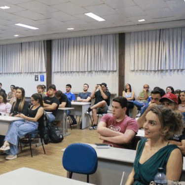 PALESTRA PARA O ENADE ABORDA VIOLÊNCIA E POLÍTICAS PÚBLICAS COM ALUNOS DE DIREITO DO UNIFOR-MG