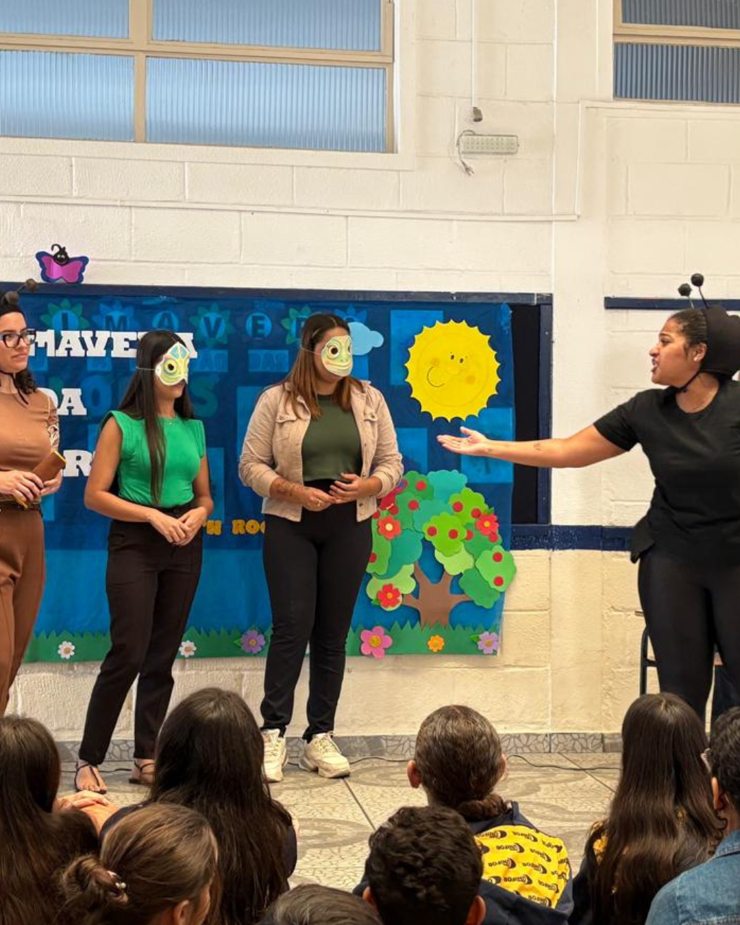 BOLSISTAS DO PIBID ENCANTAM COM TEATRO INSPIRADO EM FÁBULA DE RUTH ROCHA