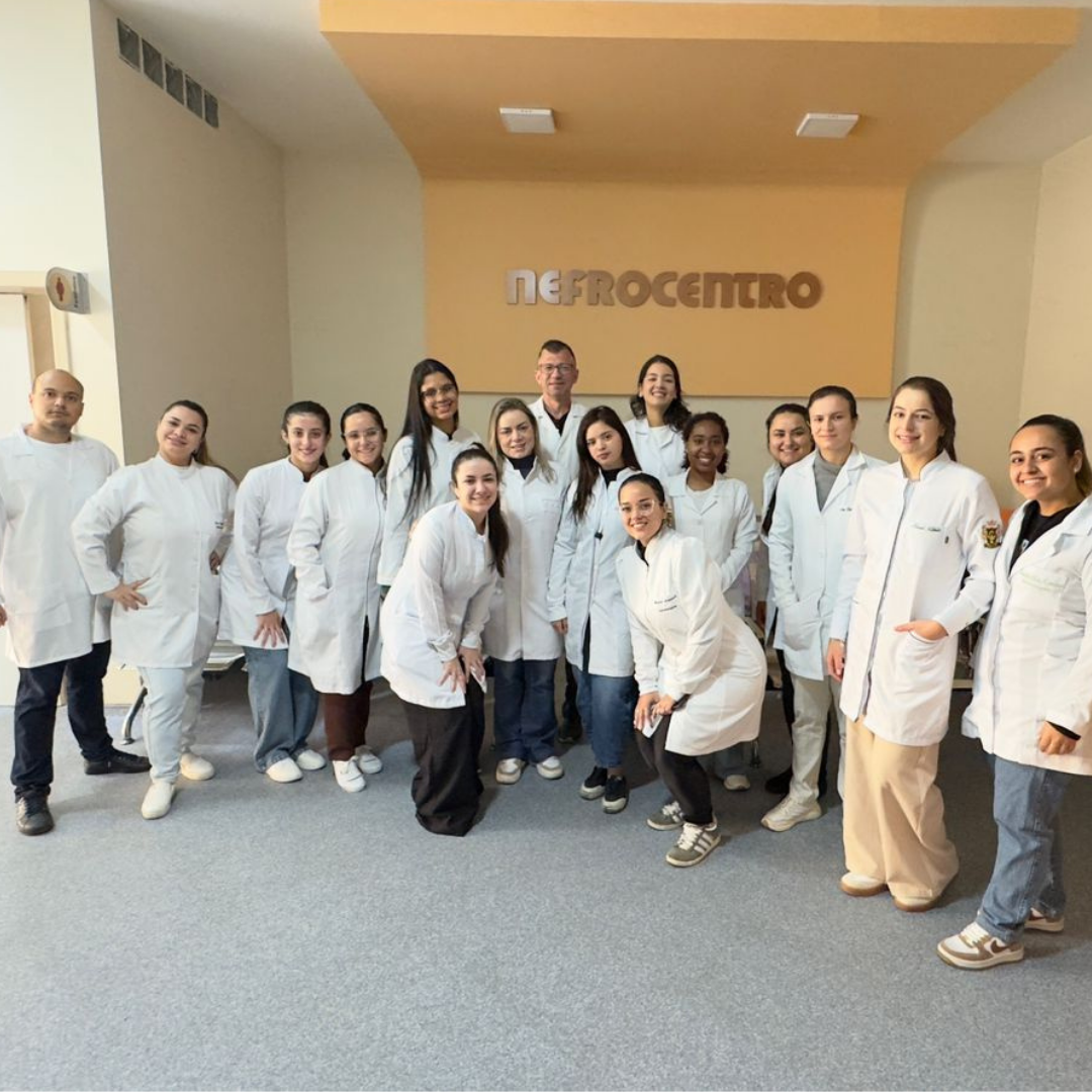 ALUNOS DE ENFERMAGEM REALIZAM VISITA TÉCNICA AO NEFROCENTRO DE FORMIGA-MG