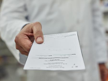 ENFERMEIROS JÁ PODEM PRESCREVER MEDICAÇÕES EM FARMÁCIAS PRIVADAS COM RESPALDO E SEGURANÇA LEGAL