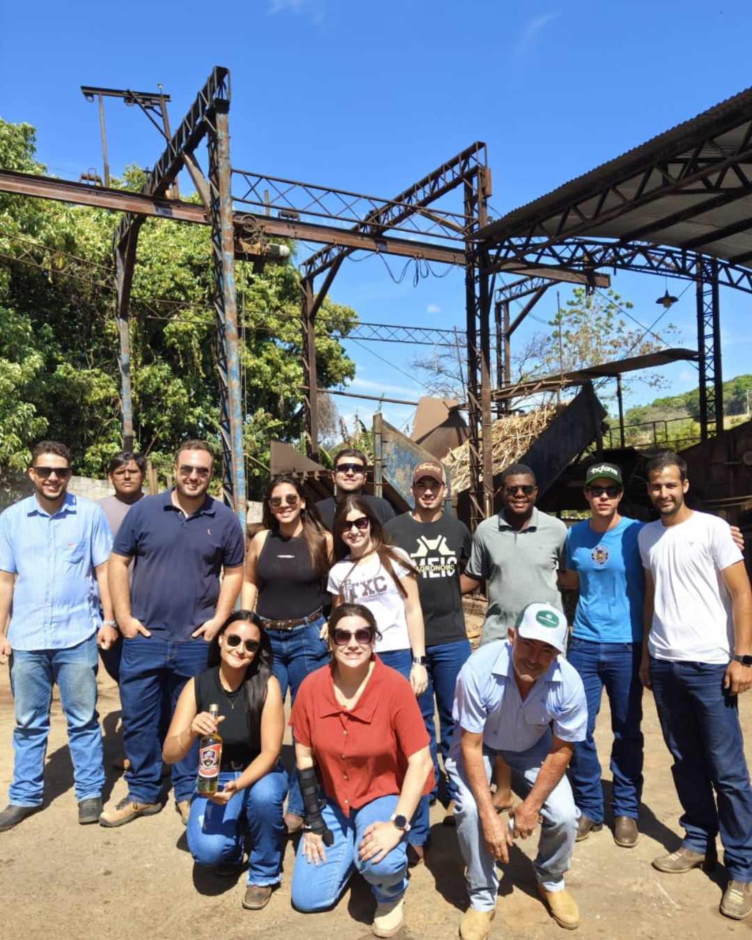 ALUNOS DE ENGENHARIA AGRONÔMICA DO UNIFOR-MG PARTICIPAM DE AULA PRÁTICA NA FAZENDA E ALAMBIQUE FESTIMINAS