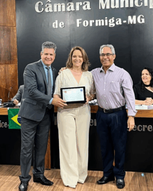 COORDENADORA DO CURSO DE PEDAGOGIA DO UNIFOR-MG RECEBE “COMENDA EDUCADOR PAULO FREIRE”