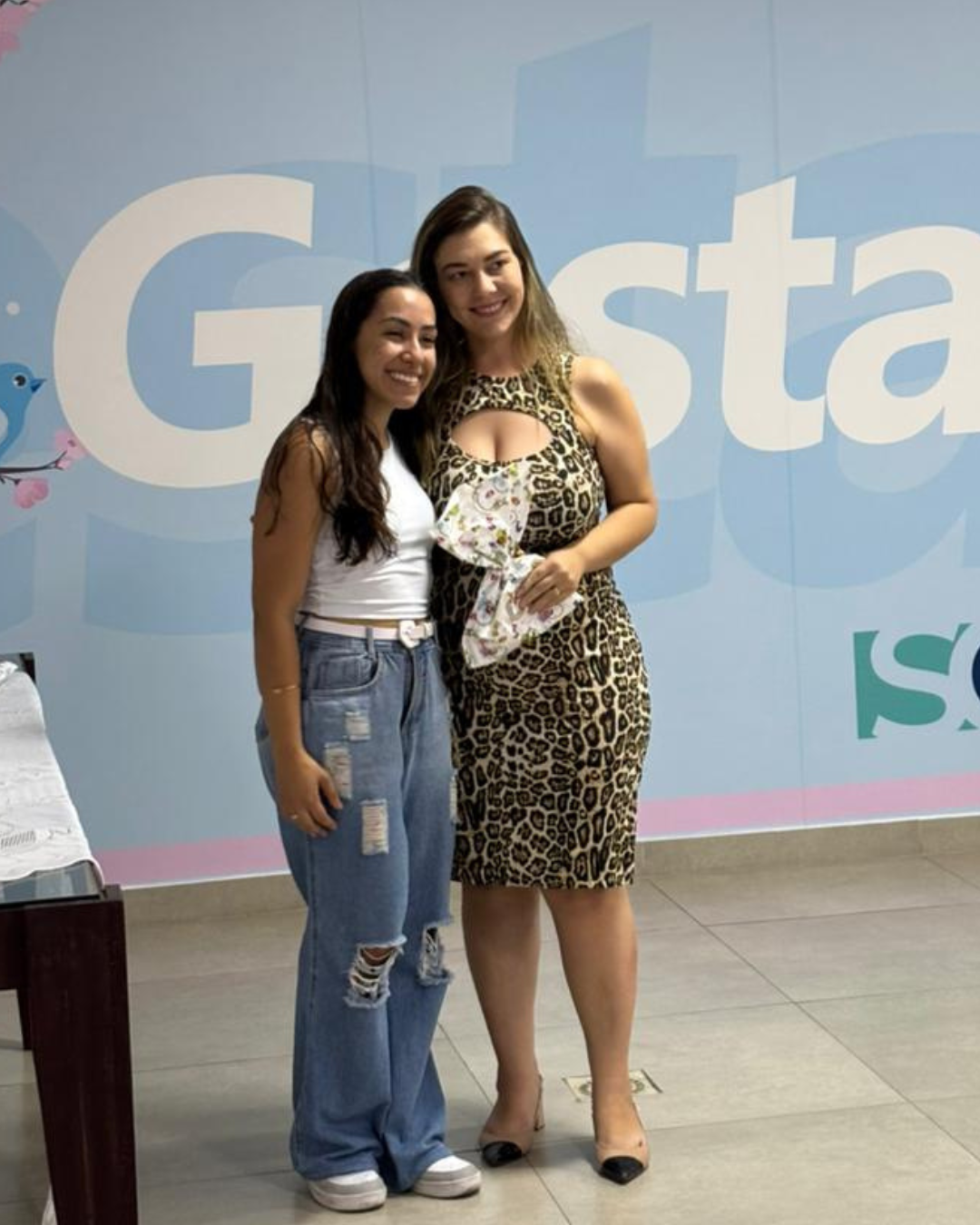 ALUNAS DE ENFERMAGEM DO UNIFOR-MG REALIZAM PALESTRA NA SANTA CASA DE FORMIGA