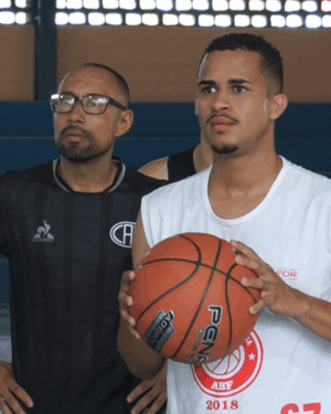 DIA DE PRÁTICA DO CURSO DE EDUCAÇÃO FÍSICA REÚNE ALUNOS E PROFISSIONAIS NO CLUBE UNIFOR