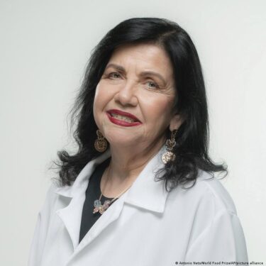 GANHADORA DO “NOBEL DA AGRICULTURA” É A ENTREVISTADA DA ATUAL EDIÇÃO DA REVISTA CONEXÃO CIÊNCIA DO UNIFOR-MG