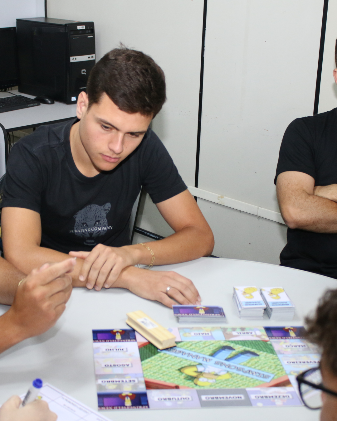 ALUNOS DE ADMINISTRAÇÃO DO UNIFOR-MG CRIAM JOGOS EMPRESARIAIS PARA ENSINAR FINANÇAS E INVESTIMENTOS