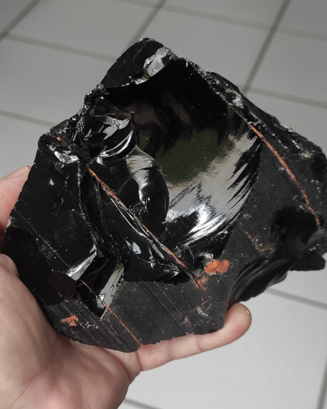 LABORATÓRIO DE MINERALOGIA DO UNIFOR-MG RECEBE OBSIDIANAS PARA USO EM AULAS PRÁTICAS