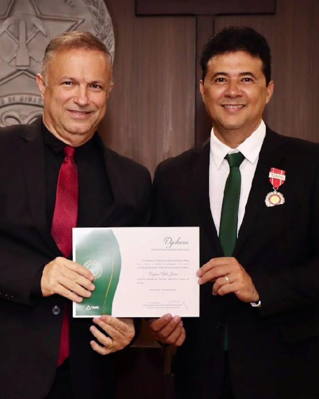PROFESSOR DO UNIFOR-MG RECEBE MEDALHA DESEMBARGADOR HÉLIO DA COSTA