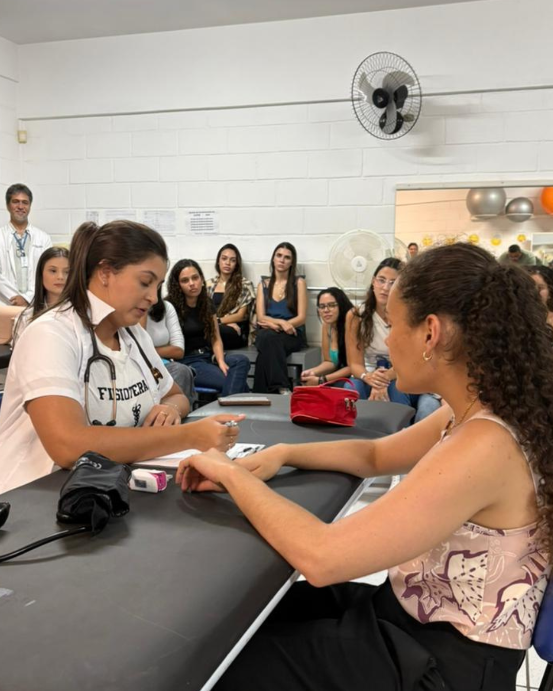 CALOUROS DE FISIOTERAPIA PARTICIPAM DE AULA INAUGURAL NA CLIFOR COM DINÂMICAS E INTEGRAÇÃO ACADÊMICA