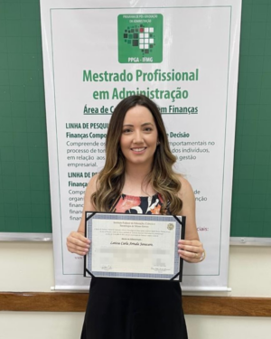 PROFESSORA DO UNIFOR-MG CONCLUI MESTRADO EM ADMINISTRAÇÃO COM ÊNFASE EM FINANÇAS